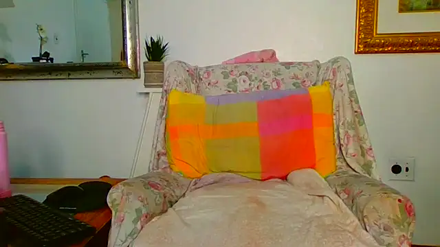 Snapshot of ModelZoee chatting on May 10, 2026, 7:52 pm ModelZoee online show from May 10, 2026, 7:52 pm