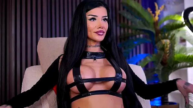 ChicaOra online show from November 21, 2025, 8:07 pm