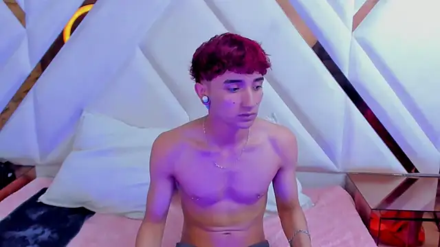 LauryAndNarem69 online show from March 21, 2025, 10:17 pm