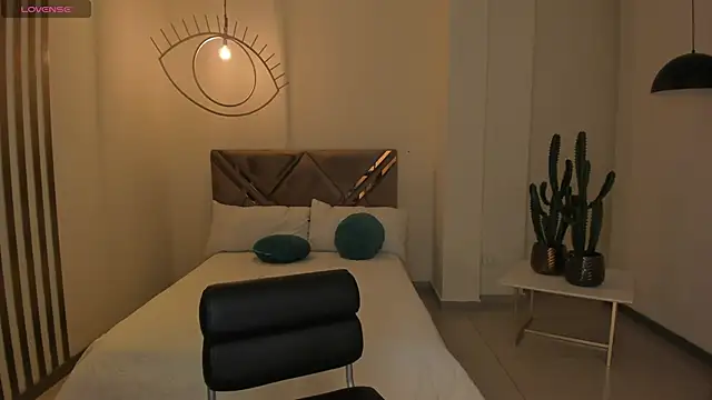 Snapshot of MaiaCollins chatting on October 19, 2025, 4:40 pm MaiaCollins online show from October 19, 2025, 4:40 pm