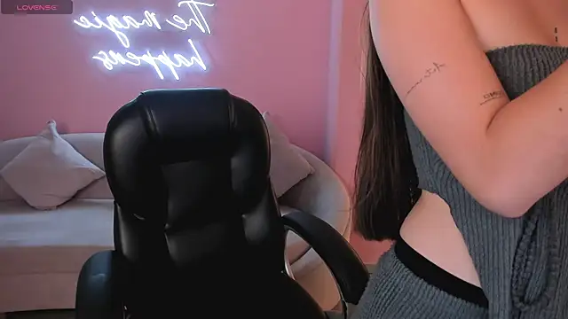 Snapshot of MaiaCollins chatting on November 2, 2025, 11:45 am MaiaCollins online show from November 2, 2025, 11:45 am