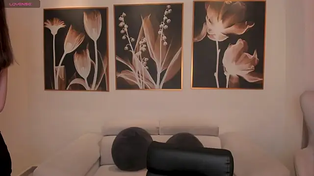 Snapshot of MaiaCollins chatting on November 3, 2025, 11:44 am MaiaCollins online show from November 3, 2025, 11:44 am