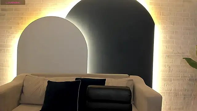 Snapshot of MaiaCollins chatting on November 23, 2025, 4:40 pm MaiaCollins online show from November 23, 2025, 4:40 pm