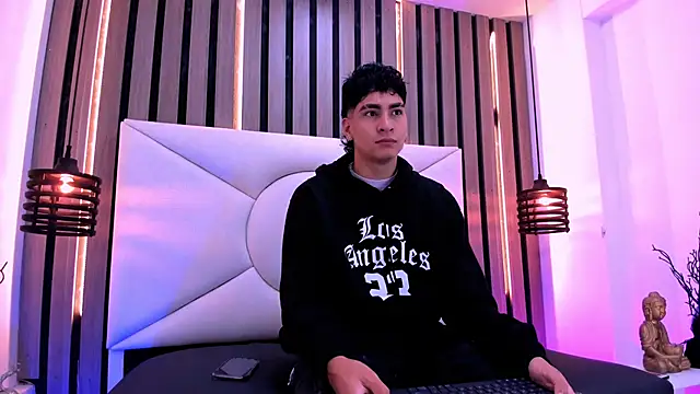 Snapshot of Jhojan_twink chatting on October 22, 2025, 12:05 pm Jhojan twink online show from October 22, 2025, 12:05 pm