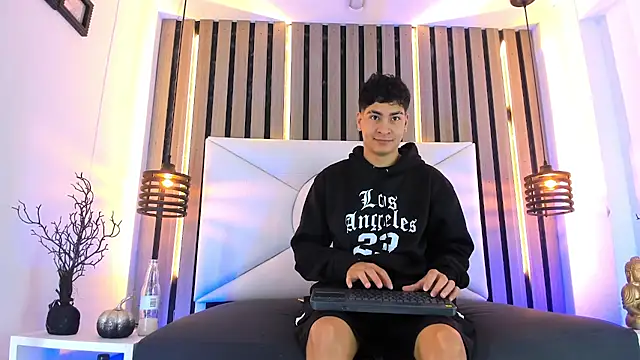 Snapshot of Jhojan_twink chatting on October 23, 2025, 12:04 pm Jhojan twink online show from October 23, 2025, 12:04 pm