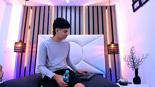 Snapshot of Jhojan_twink chatting on October 24, 2025, 12:23 pm Jhojan twink online show from October 24, 2025, 12:23 pm