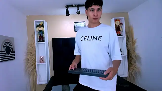 Snapshot of Jhojan_twink chatting on October 26, 2025, 5:02 am Jhojan twink online show from October 26, 2025, 5:02 am