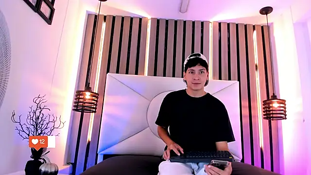 Snapshot of Jhojan_twink chatting on November 9, 2025, 12:36 pm Jhojan twink online show from November 9, 2025, 12:36 pm