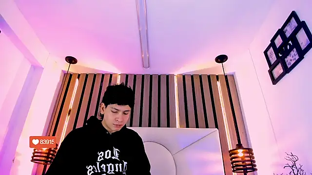 Snapshot of Jhojan_twink chatting on November 13, 2025, 12:26 pm Jhojan twink online show from November 13, 2025, 12:26 pm