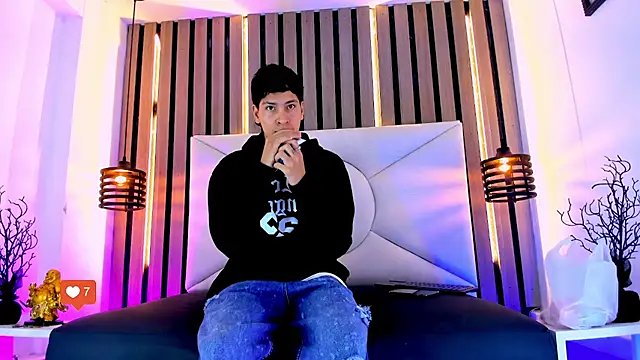 Snapshot of Jhojan_twink chatting on November 14, 2025, 12:37 pm Jhojan twink online show from November 14, 2025, 12:37 pm