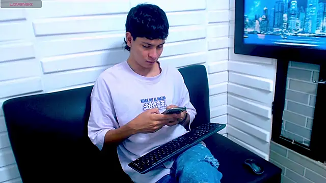 Snapshot of Jhojan_twink chatting on November 15, 2025, 5:09 pm Jhojan twink online show from November 15, 2025, 5:09 pm