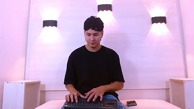 Snapshot of Jhojan_twink chatting on November 24, 2025, 1:11 pm Jhojan twink online show from November 24, 2025, 1:11 pm