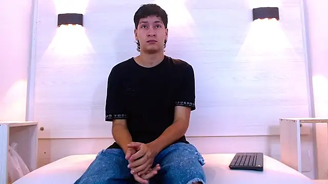 Snapshot of Jhojan_twink chatting on November 28, 2025, 12:19 pm Jhojan twink online show from November 28, 2025, 12:19 pm