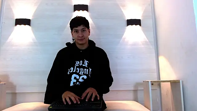 Snapshot of Jhojan_twink chatting on December 4, 2025, 12:03 pm Jhojan twink online show from December 4, 2025, 12:03 pm