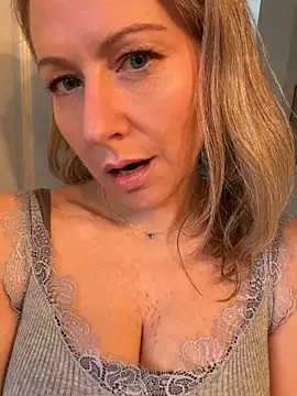 LittleMsMILF online show from March 9, 2026, 6:45 pm