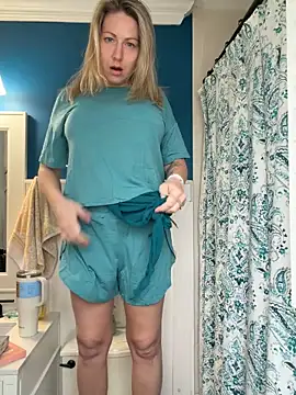 LittleMsMILF online show from March 19, 2026, 6:56 pm