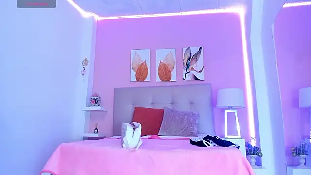 Molly h0t online show from March 13, 2026, 12:23 pm