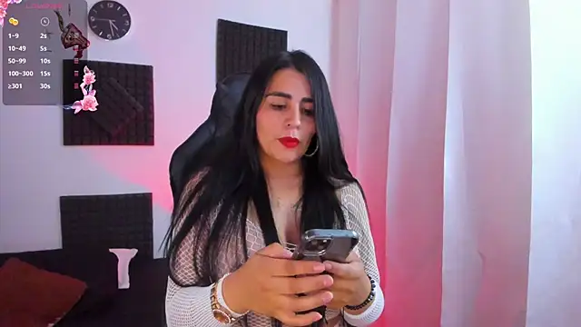 hannarusso online show from October 28, 2025, 9:28 pm