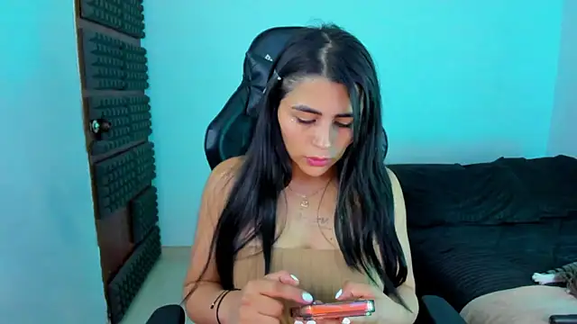 hannarusso online show from March 11, 2026, 12:05 am