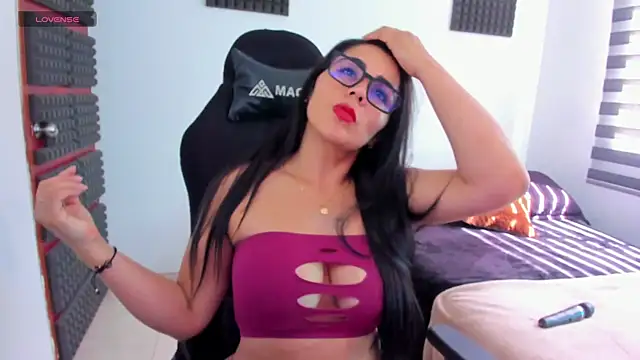 Snapshot of hannarusso chatting on May 18, 2026, 7:09 pm hannarusso online show from May 18, 2026, 7:09 pm