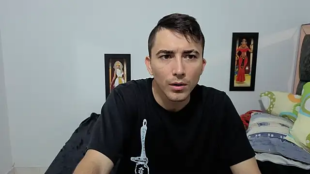 pareja curiosa19 online show from November 25, 2025, 8:20 pm