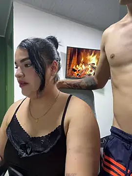 pareja curiosa19 online show from May 16, 2026, 10:08 pm