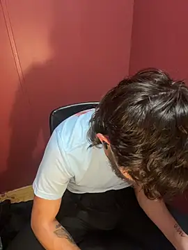 bwcizThrobbing online show from November 5, 2025, 6:35 am