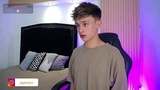 LiamWildx20 online show from April 14, 2026, 4:40 am