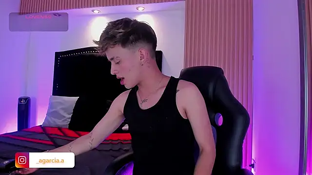 LiamWildx20 online show from April 25, 2026, 4:26 am