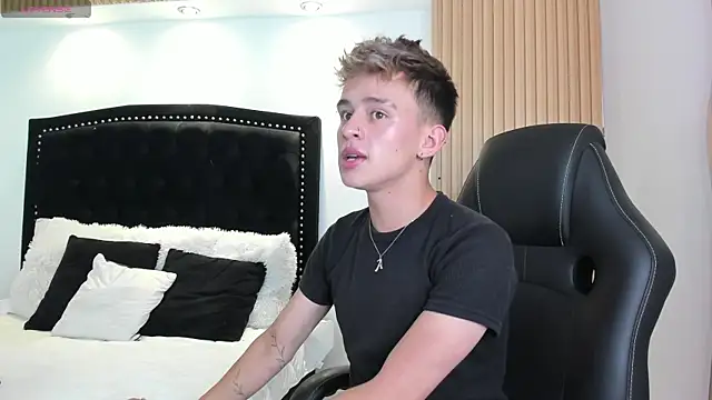LiamWildx20 online show from July 17, 2026, 4:30 am