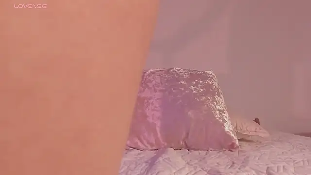 Camile Histon8 online show from November 6, 2025, 6:03 am