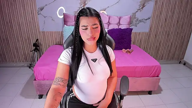 Nicolee19 online show from December 2, 2025, 11:04 am