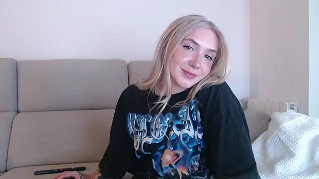 tattoobbgirl online show from September 27, 2025, 5:07 pm