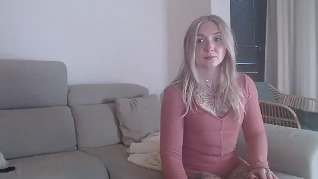 tattoobbgirl online show from December 1, 2025, 4:45 pm