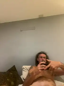 Coco-sarli online show from December 4, 2025, 7:39 am