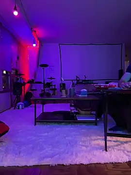 VicS119717 online show from April 18, 2026, 4:27 am