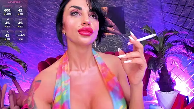 IzabelaTessa online show from May 25, 2026, 7:42 pm