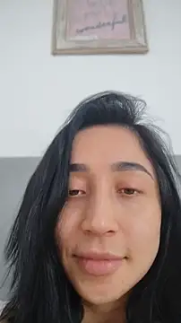 Elowyn online show from April 19, 2026, 7:38 pm