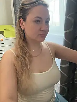 mollygirll online show from May 19, 2026, 7:58 am