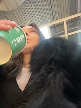 MilaBee online show from March 8, 2026, 7:12 am