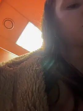 MilaBee online show from April 2, 2026, 11:52 am