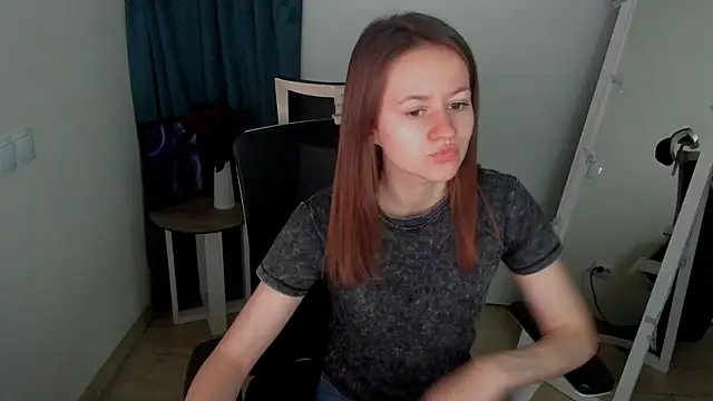 Snapshot of Catherine_e chatting on September 8, 2025, 6:18 pm Catherine e online show from September 8, 2025, 6:18 pm