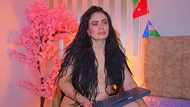Snapshot of angelinarouse_ chatting on July 10, 2026, 8:18 am angelinarouse online show from July 10, 2026, 8:18 am