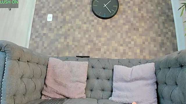 juliana luque online show from October 30, 2025, 12:17 pm