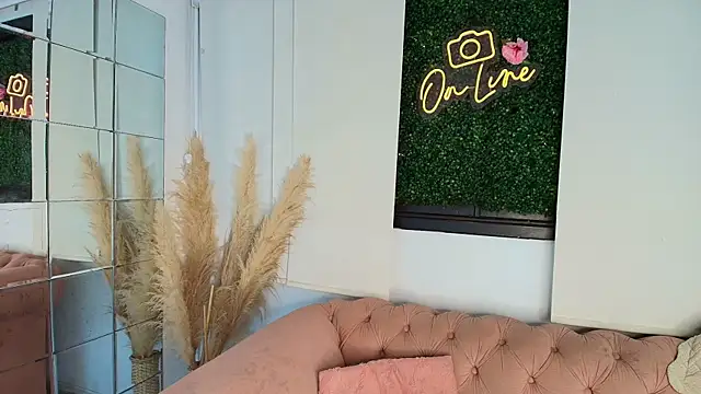 juliana luque online show from November 2, 2025, 12:07 pm