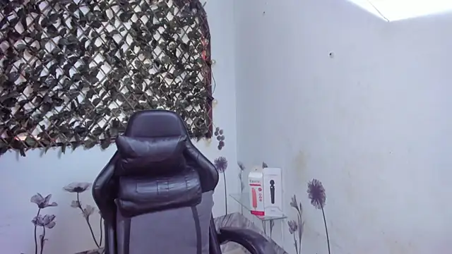 Sarahbrowm  online show from September 8, 2025, 4:50 pm