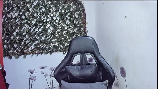 Sarahbrowm  online show from October 5, 2025, 6:28 pm