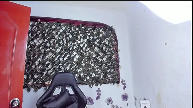 Sarahbrowm  online show from October 9, 2025, 6:06 pm