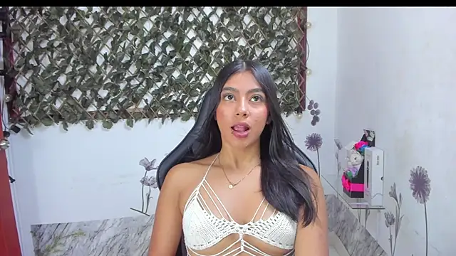 Sarahbrowm  online show from November 23, 2025, 7:24 pm