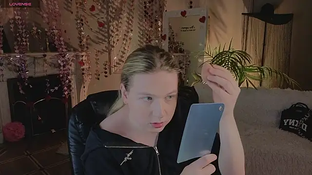 Snapshot of Jes_Solar chatting on February 24, 2026, 9:02 pm Jes Solar online show from February 24, 2026, 9:02 pm